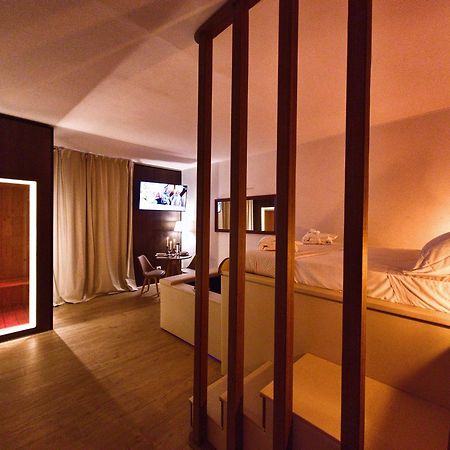 Alma Suites - Il Nido D'Amore Livorno Bagian luar foto