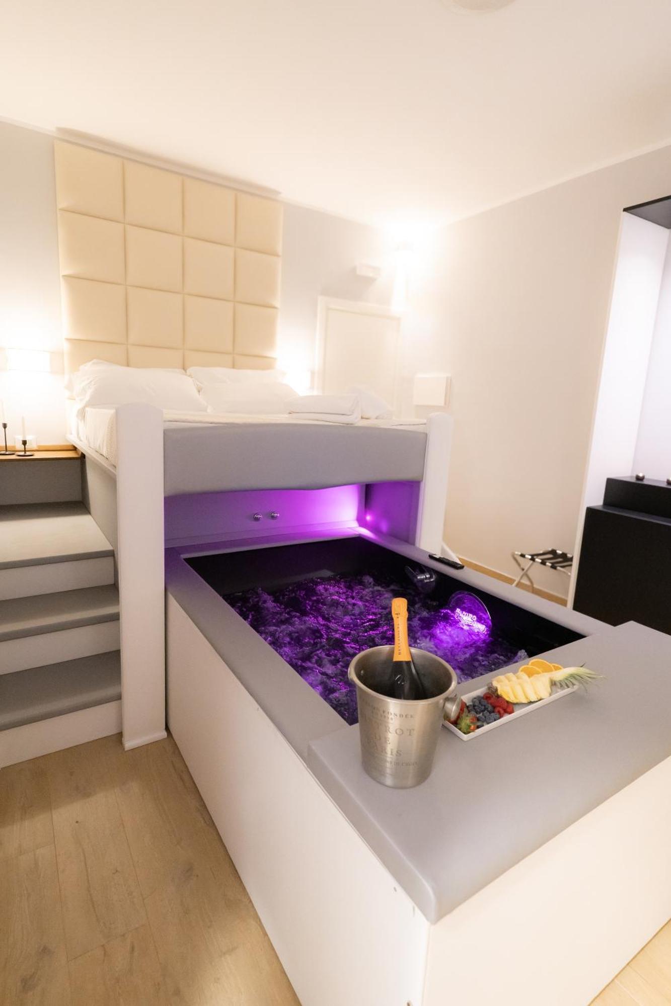 Alma Suites - Il Nido D'Amore Livorno Bagian luar foto