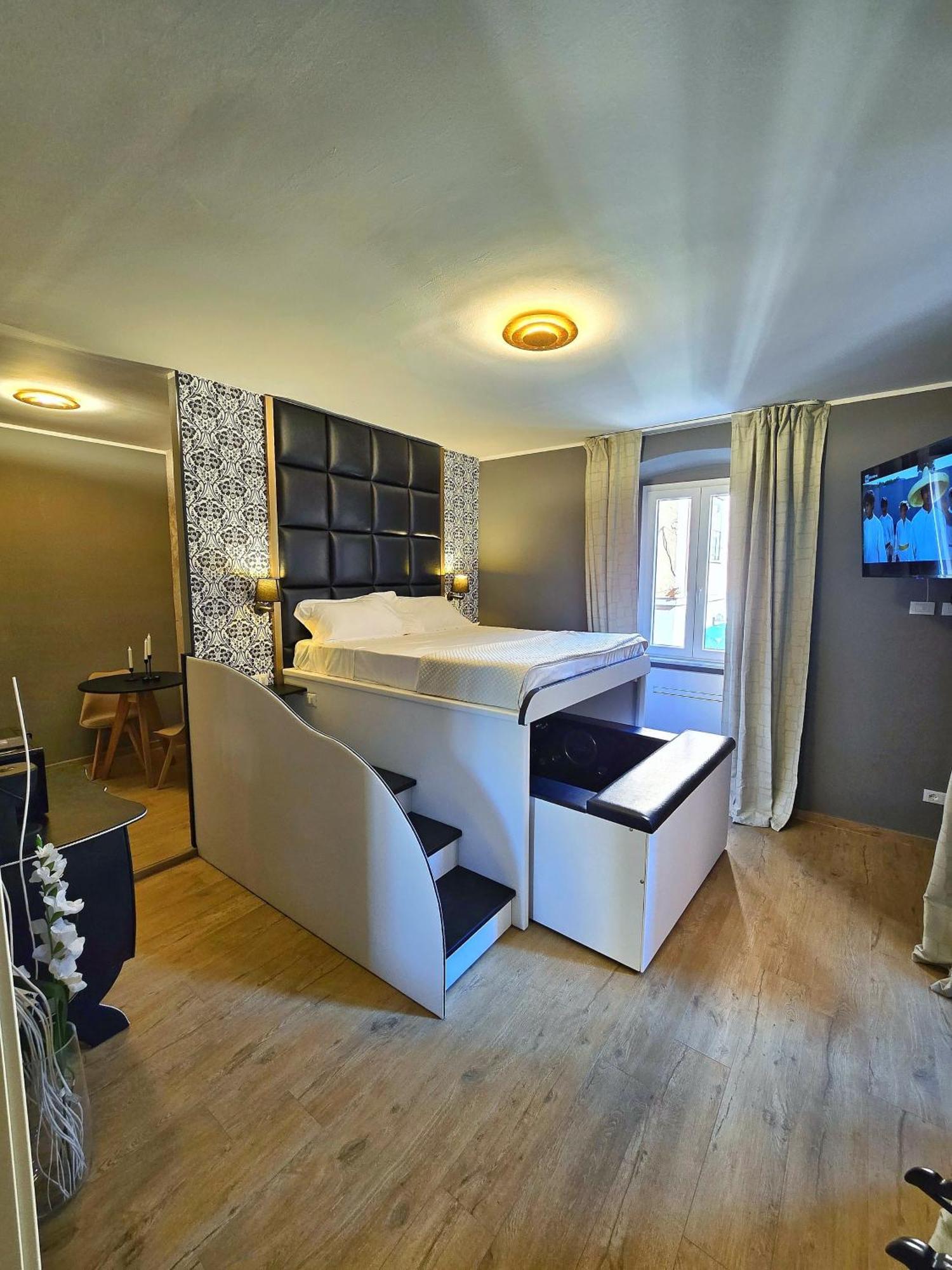 Alma Suites - Il Nido D'Amore Livorno Bagian luar foto