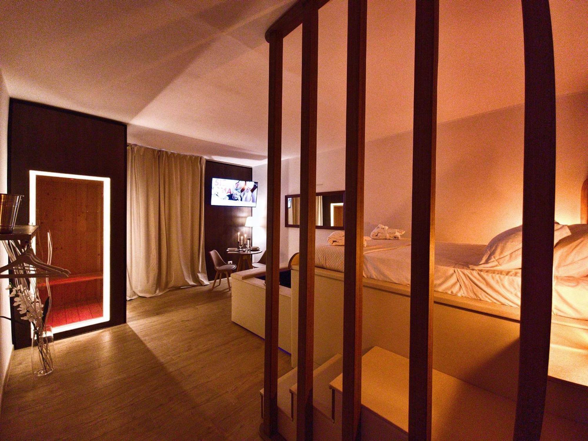 Alma Suites - Il Nido D'Amore Livorno Bagian luar foto